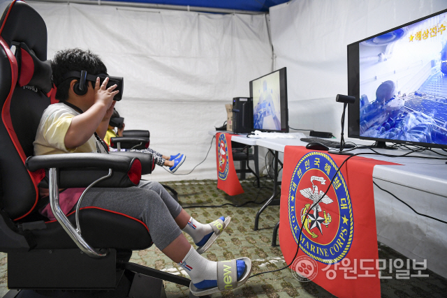 ▲ 2022 도솔산지구전투 전승행사가 17~18일 양구 레포츠공원과 도솔산 일원에서 펼쳐졌다. 안보전시회 및 체험 부스가 상설 운영됐다.