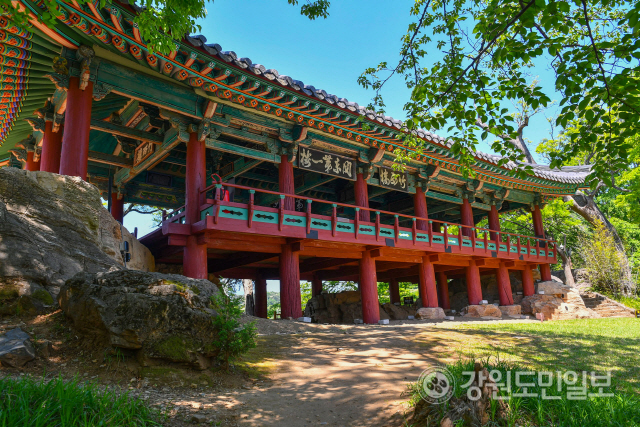 ▲ 삼척시가 보물 제213호 죽서루의 국보 승격 절차를 진행중인 가운데 최근 중요한 관련 절차중 하나가 강원도 문화재위원회를 통과되면서 국보 승격에 한발짝 다가서게 됐다.