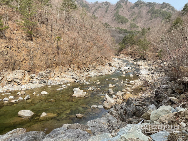 ▲ 양구 DMZ평화의길 테마노선이 13일 정식 개방돼, 오는 10월 31일까지 운영된다. 사진은 테마노선 초겨울 모습.