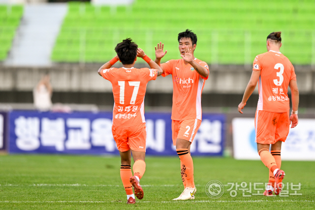 ▲ 강원FC가 18일 오후 3시 춘천 송암스포츠타운에서 열린 ‘하나원큐 K리그1 2022’ 33라운드 제주 유나이티드와 홈경기에서 2-1으로 승리했다.
