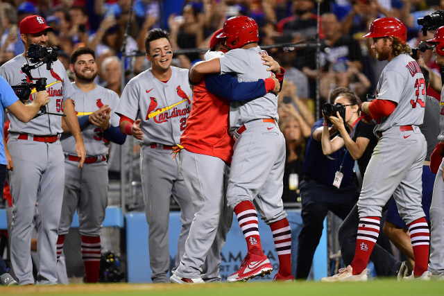 ▲ Sep 23, 2022; Los Angeles, California, USA; St. Louis Cardinals designated hitter Albert Pujols (5) is greeted by catcher Yadier Molina (4) after hitting a three run home run and the 700th of his career against the Los Angeles Dodgers during the fourth inning at Dodger Stadium. Mandatory Credit: Gary A. Vasquez-USA TODAY Sports



<All rights reserved by Yonhap News Agency>