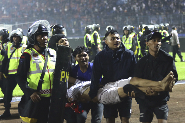 ▲ 1일(현지시간) 인도네시아 프로축구에서 난동으로 최소 127명이 사망했다고 외신은 보도했다.연합뉴스