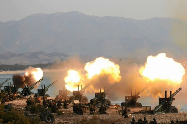 ▲ 지난 2020년 3월 북한의 조선중앙TV가 보도한 북한 포병부대들의 포사격 모습. 연합뉴스