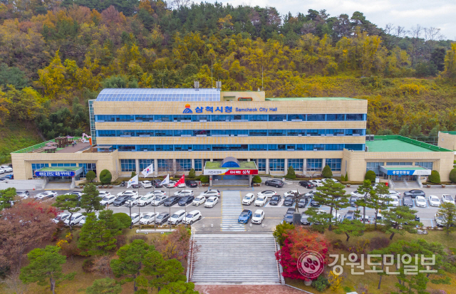 ▲ 삼척시청사 가을1