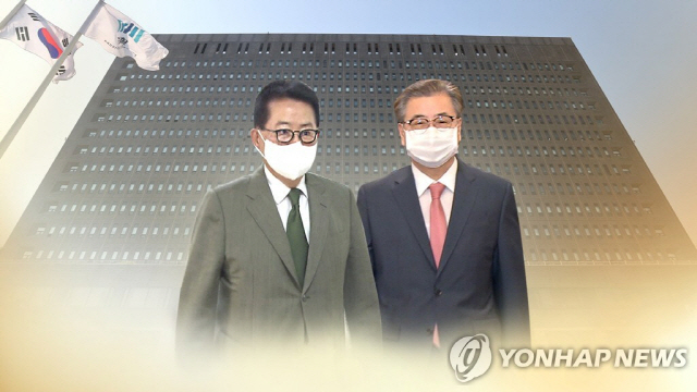 ▲ 박지원·서훈 전 국정원장(왼쪽부터)