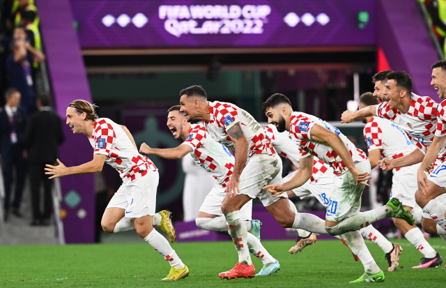 ▲ 크로아티아가 카타르 알라이얀의 에듀케이션 시티 스타디움에서 열린 브라질과의 2022 카타르 월드컵 8강전에서 연장전까지 1-1로 비긴 끝에 승부차기에서 4-2로 승리했다. 연합뉴스