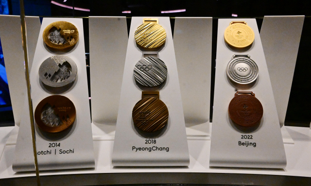 스위스 로잔 올림픽박물관에 전시돼 있는 2018 평창동계올림픽 메달 로잔/김정호