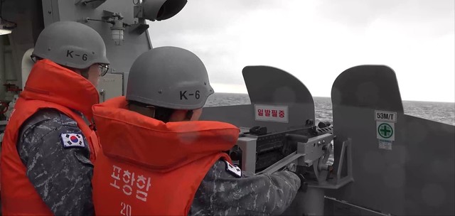 ▲해군1함대가 서해수호의 날을 맞아 동해상에서 즉·강·끝 전투태세 확립 해상기동훈련을 실시, 최근 북한의 도발에 대응하고 있다.