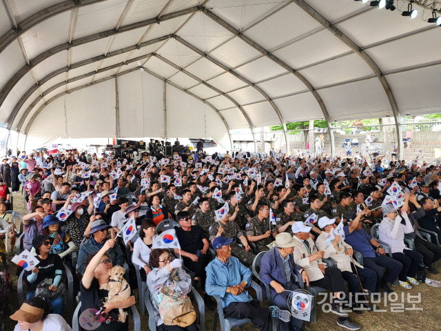 ▲ 지난 7일 강릉단오제 수리마당에서 열린 그날을 기억하며 행사에 인파가 몰린 모습.황선우