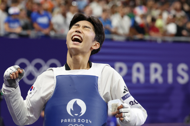 ▲ 7일(현지시간) 프랑스 파리 그랑팔레 태권도경기장에서 열린 2024 파리올림픽 태권도 남자 58kg급 결승전에서 승리한 한국 박태준이 기쁨을 표현하고 있다. 연합뉴스