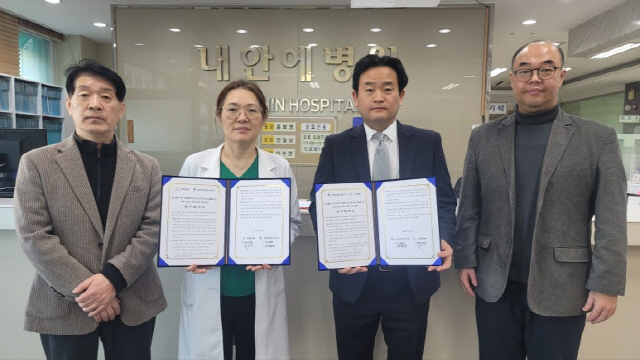 ▲ 원주 내안에병원(원장 홍보영)과 법무부 원주준법지원센터(소장 장필승)는 6일 원내에서 정신질환 소년 보호관찰 대상자의 심리 치료 등 관리 강화를 위한 업무협약을 맺었다.