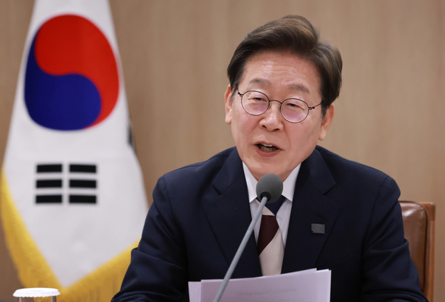 ▲ 이재명 대통령이 4일 서울 용산 대통령실 청사에서 열린 ‘대통령 1호 명령, 비상경제점검 태스크포스(TF) 회의’에서 발언하고 있다. 연합뉴스