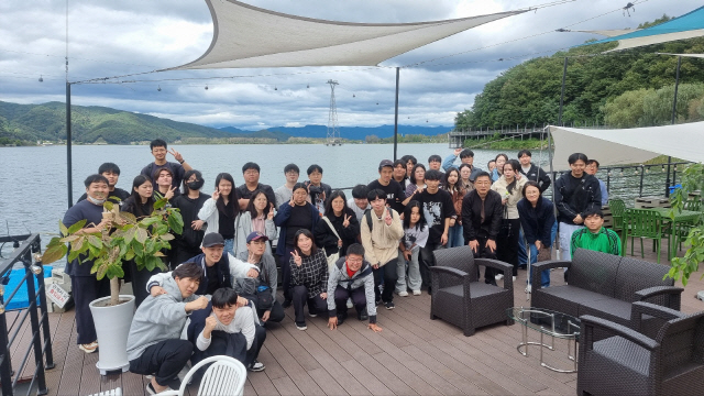 ▲ 한국폴리텍 Ⅲ대학(학장 지경배) 춘천캠퍼스는 16일 춘천 일원에서 미디어콘텐츠과 학생들이 참여한 가운데 우든카누 체험과 콘텐츠 제작 실습 활동을 진행했다.