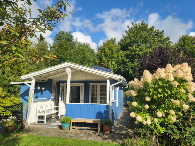 ▲ 카스텐 켈레트 씨가 공동정원에 지은 간이주택.   비어케뢰/이설화 기자