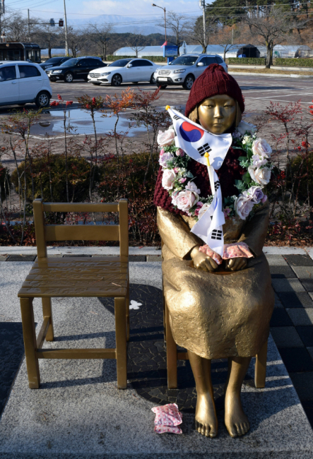 ▲ 이순원 작가의 소설 ‘두 소녀’에 등장하는 강릉 평화의 소녀상.