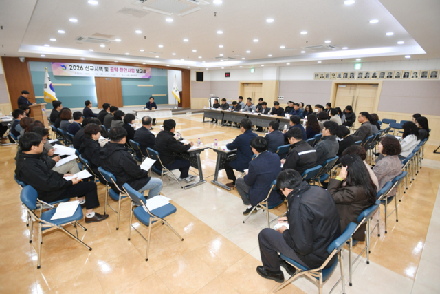 ▲ 2026년 화천군 신규시책·공약 현안사업 보고회가 20일 군청에서 최문순 군수를 비롯한 각 실과소장들이 참석한 가운데 열렸다.