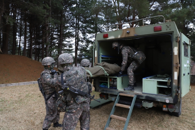 ▲ 육군 제15보병사단은20일 호국훈련의 하나로 대량사상자 관리 및 전투력 복원 훈련을 실시했다.