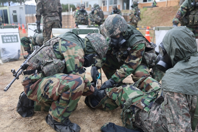 ▲ 육군 제15보병사단은20일 호국훈련의 하나로 대량사상자 관리 및 전투력 복원 훈련을 실시했다.