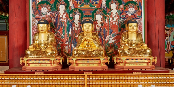 ▲ 삼척 영은사 석조비로자나삼불좌상