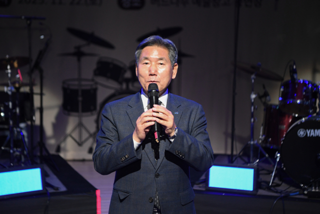 ▲ 2025년 양구드럼강습 발표회가 22일 버드나무예술창고 공연장에서 서흥원 양구군수, 김왕규 도의원, 김정미 양구군의회 의원 등이 참석한 가운데 열렸다.