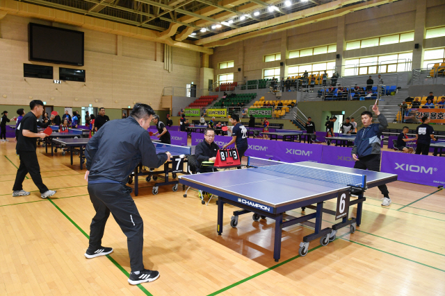 ▲ 제5회 화천군수배 탁구대회가 22일 화천체육관에서 최문순 화천군수와 류희상 군의장, 박대현 도의원, 송호관 군체육회장, 탁구 동호인들이 참석한 가운데 열렸다.