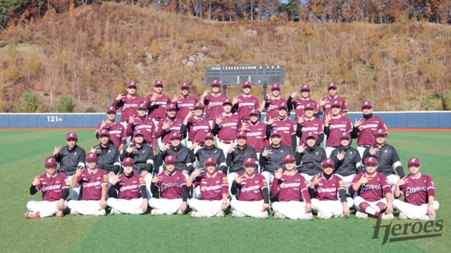 ▲ 키움 히어로즈 선수단이 24일 원주태장체육단지에서 마무리 캠프를 마치며 내년 시즌 선전을 다짐하고 있다. 키움 히어로즈 제공