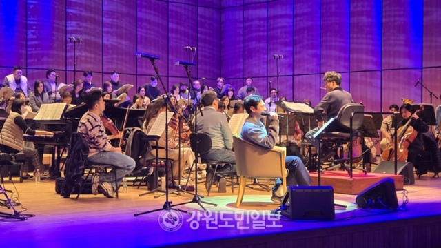 ▲ 강원도민일보가 주최하는 제6회 호반음악제 ‘마지막 눈사람’ 리허설이 24일 춘천문화예술회관에서 열렸다.