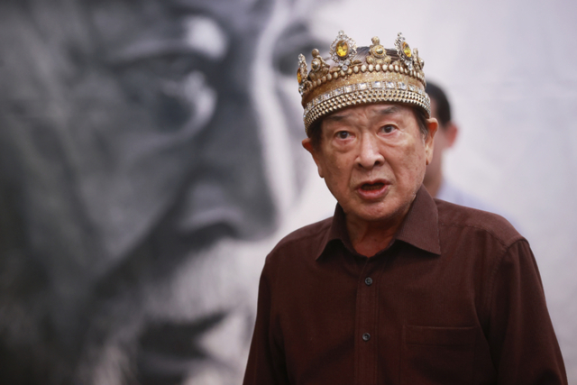 ▲ 2003년 연극 ‘리어왕: KING LEAR’ 연습실 공개 및 간담회에서 주요 장면 시연하는 배우 이순재. [연합뉴스 자료사진]