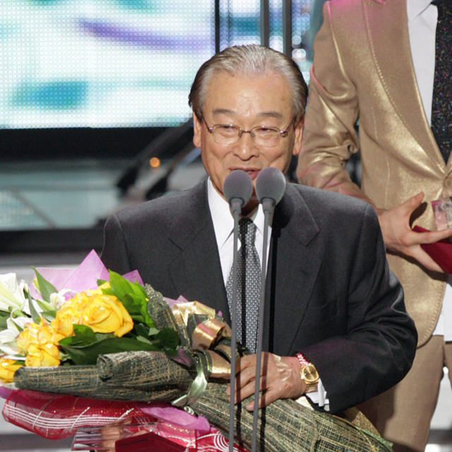 ▲ 현역 ‘최고령 배우’로 활동해온 배우 이순재가 별세했다. 향년 91세.  사진은 ‘2007년 MBC 방송연예대상’ 시상식에서 대상을 수상한 탤런트 이순재. 2025.11.25 [연합뉴스 자료사진]