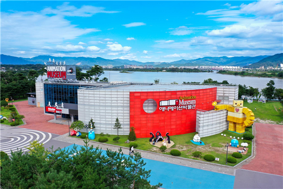 ▲ 춘천 애니메이션박물관(관장 최경희)이 25일 문화체육관광부가 실시한 2025년 공립박물관 평가인증에서 4회 연속 인증기관으로 선정됐다.