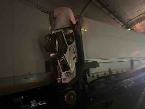 ▲ 홍천 화물차 사고 현장 [강원특별자치도소방본부 제공]