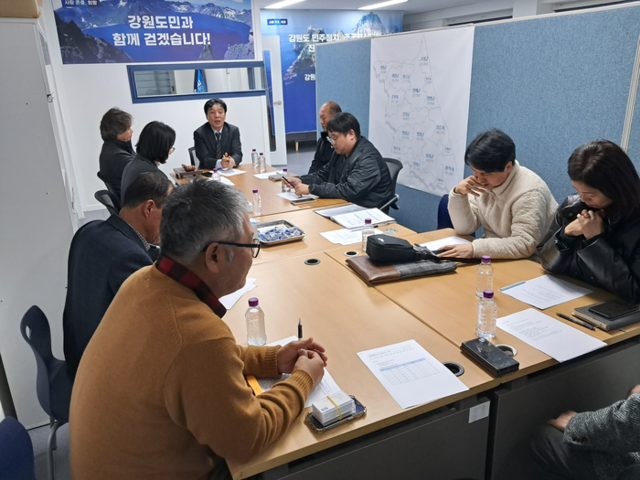 ▲ 조국혁신당 강원도당은 25일 춘천 도당사에서 운영위원회를 열고 도당 부위원장, 상설·특별위원회 위원장 등을 임명했다. 조국혁신당 강원도당 제공