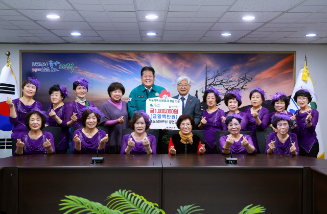 어르신공연단 쇼쇼쇼 수익금 기탁 - 뉴스 썸네일 이미지