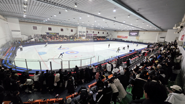 춘천 빙판 가른 쇼트트랙 스타에 5000명 '매료' - 뉴스 썸네일 이미지