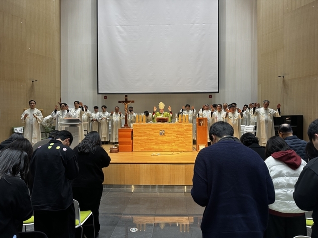 ▲ 천주교 춘천교구(교구장 김주영)는 18일 춘천 가톨릭회관에서 2027 WYD 세계청년대회 발대 미사를 봉헌했다.