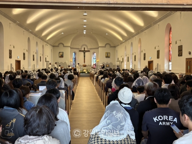 ▲ 천주교 춘천교구의 주교좌 죽림동성당이 5일 본당에서 부활 대축일 미사를 봉헌했다. 이채윤 기자