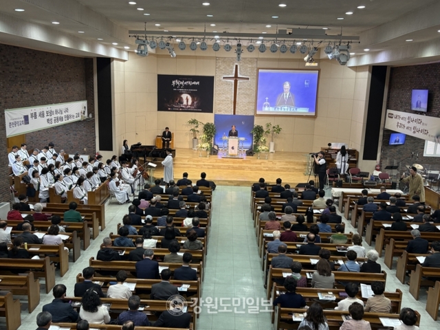 ▲ 춘천기독교연합회(회장 김선일)는 이날 춘천 중앙성결교회에서 연합예배를 열었다. 이채윤 기자