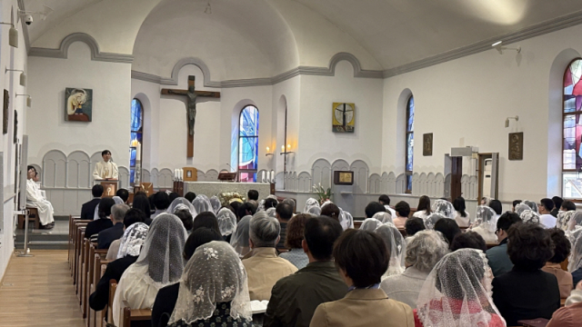 ▲ 천주교 춘천교구의 주교좌 죽림동성당이 5일 본당에서 부활 대축일 미사를 봉헌했다.
 이채윤 기자