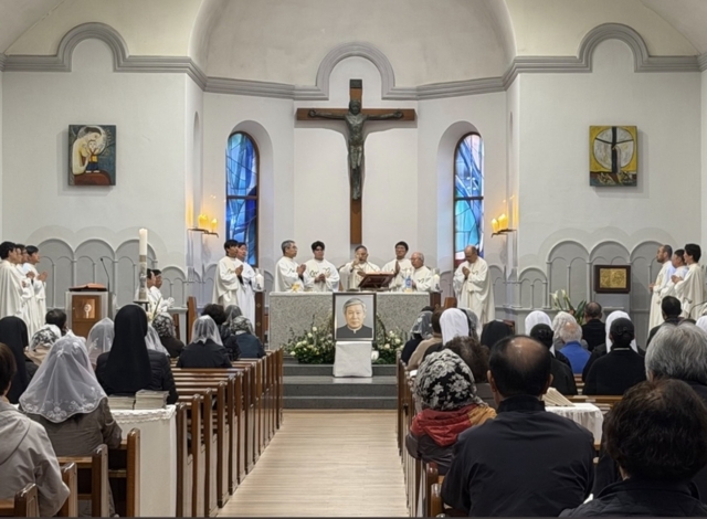 ▲ 천주교 춘천교구의 최고령 사제였던 김정식 토마스 신부의 선종을 기리는 삼우미사가 9일 춘천 죽림동 성당에서 봉헌됐다.