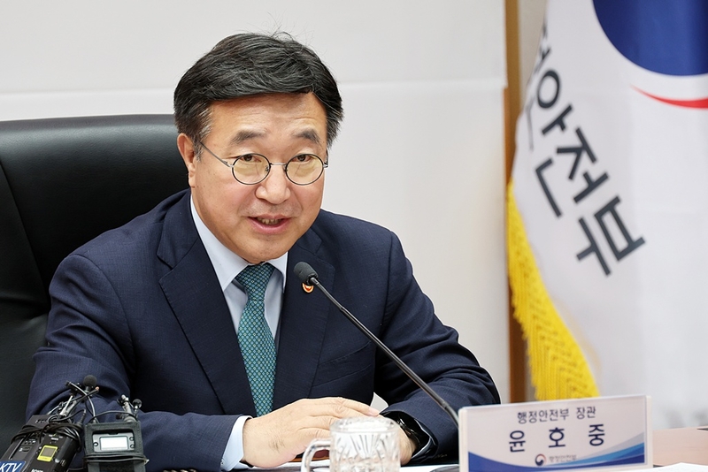 윤호중 장관 "스타벅스 행태 유감", 정부 행사서 '스벅' 퇴출하나?