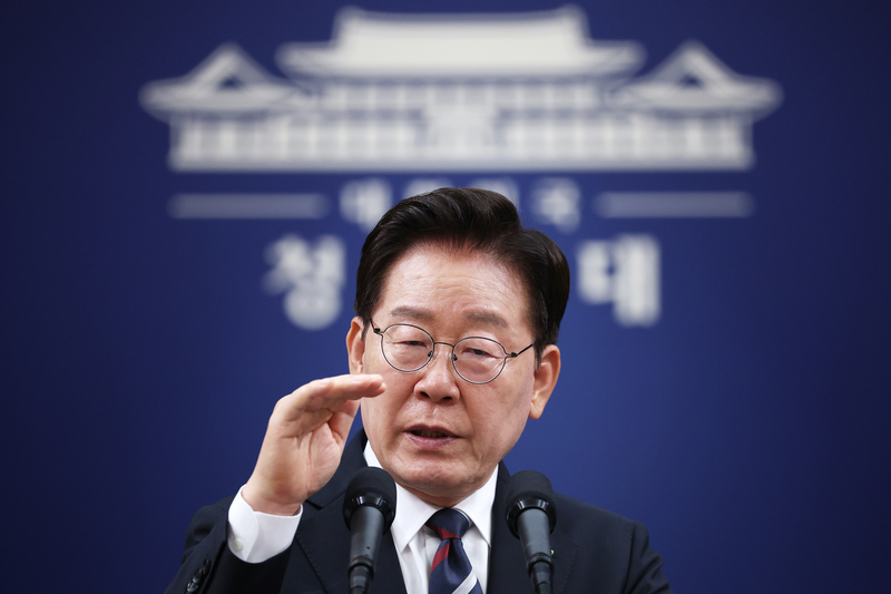 [속보] 이 대통령, 지지율 하락세에 "무한책임 지고 원인 제거에 애써야...