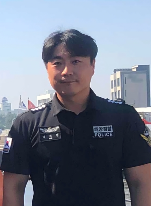 바다 뛰어들어 시민 구한 경찰, 포상금 1000만원도 성금으로 내놔 '감동...
