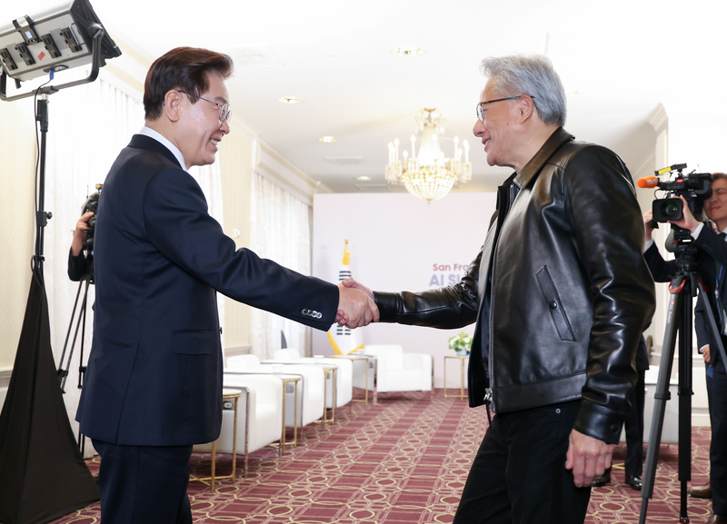 이재명 대통령 만난 젠슨 황, SK와 730조 메가 동맹 선언!