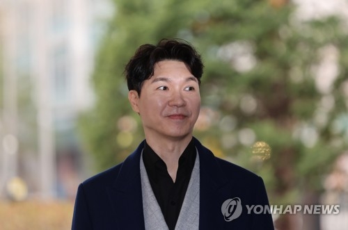박수홍, 괌행 비행기 1시간 지연 사과 "미숙한 판단, 변명 없다"