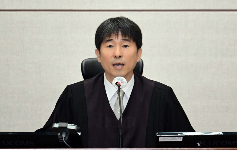 동기 재판관 피했다… '술접대 의혹' 지귀연 판사 재판부 변경 이유