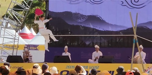 축제장서 줄꾼 추락했는데… 사고 난 뒤에야 매트 깔아 소잃고 외양간