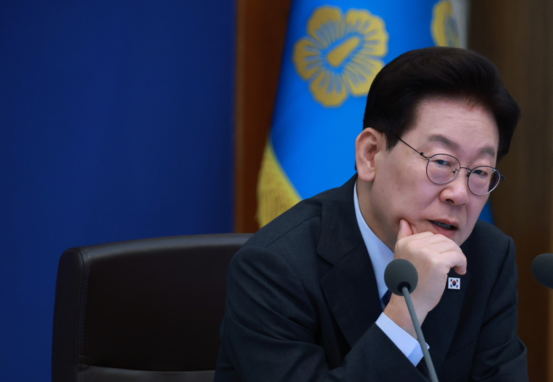 주택 공급 '전격전' 선언한 이 대통령, 청년·중산층 공공임대 속도전