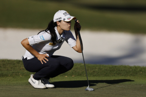 Jeonin-in, with 3 fewer hits, tied for 8th in LPGA Drive-on 3R