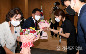 [신경호 강원도교육감 취임] “기초학력 확보 최선 다해야… 선거연령 하향은 시기상조”