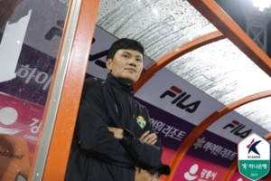 ‘올해만 여섯 번째 맞대결’ 강원FC-전북현대, 최정예 격돌